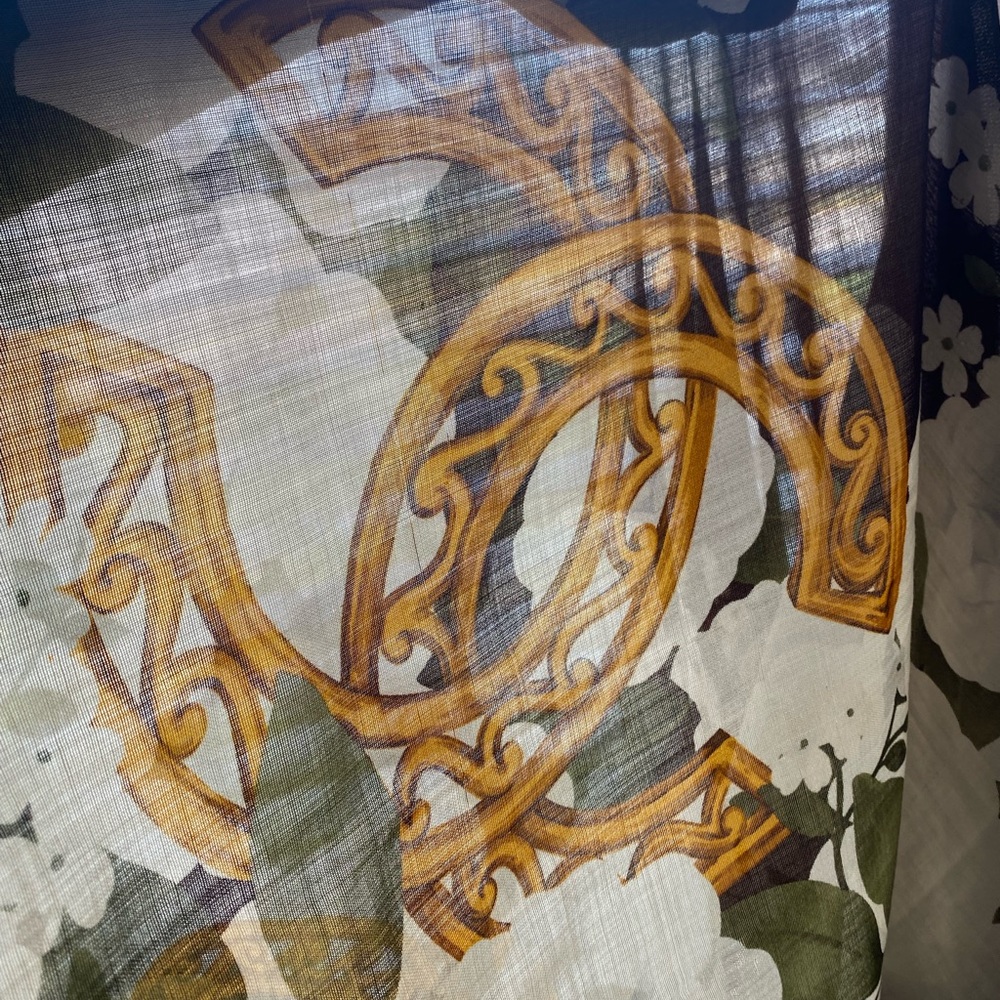 ❤️SOLD❤️ Authentic Vintage Chanel Large Scarf - Picture 8 of 10